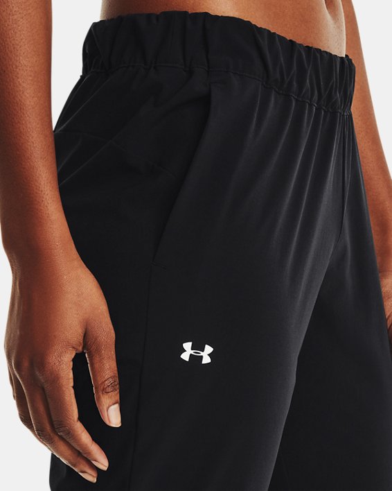 Women's UA Stretch Woven Crop in Black image number 3